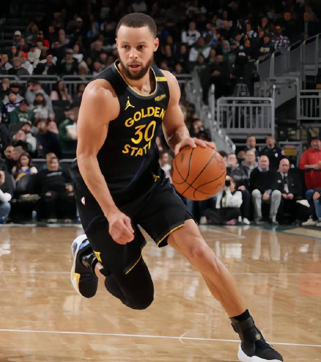 库里回归赛场,连败首场状态亮眼,德国队观众沸腾!开云登录入口